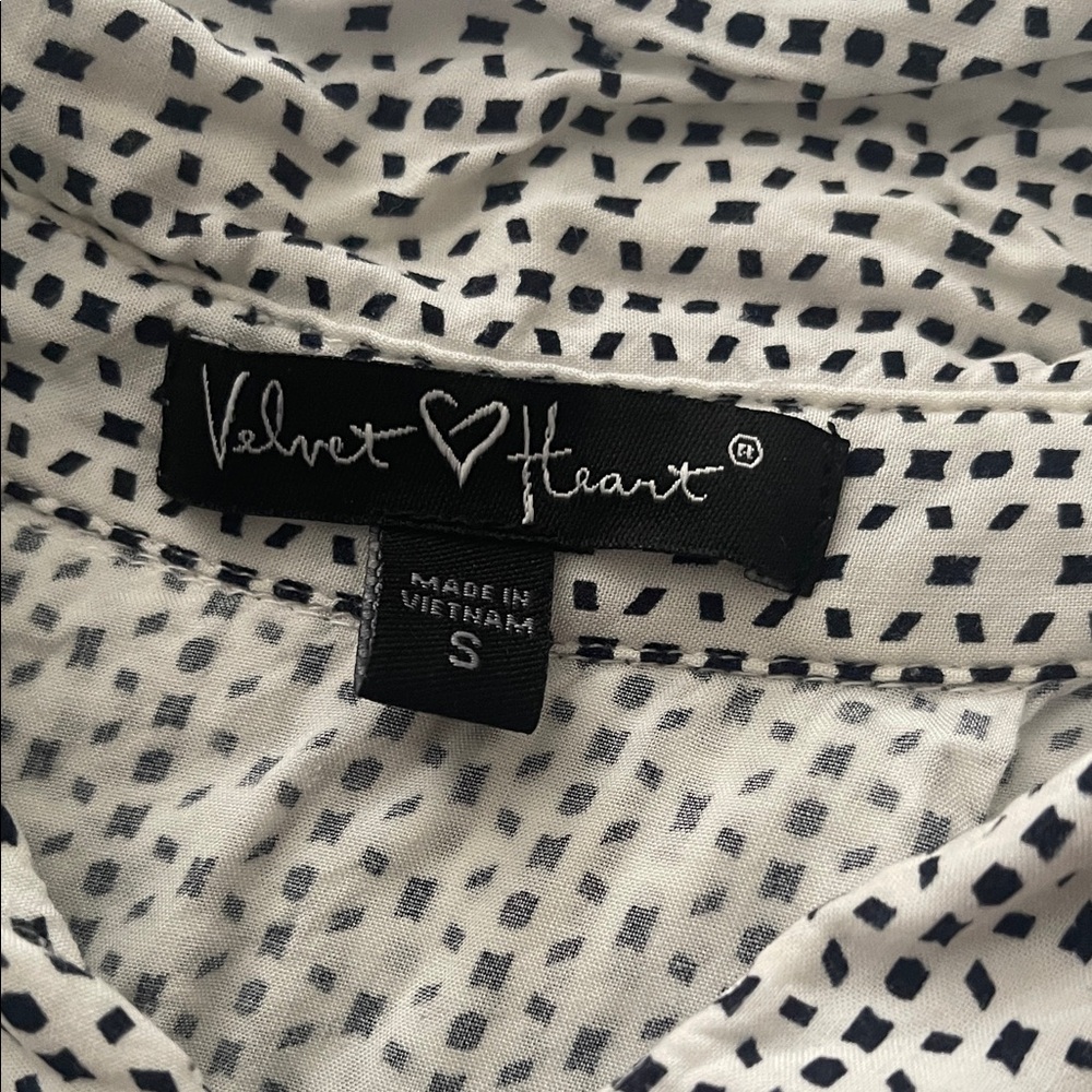 Velvet Heart Black and White Patterned Shirt - Picture 5 of 14